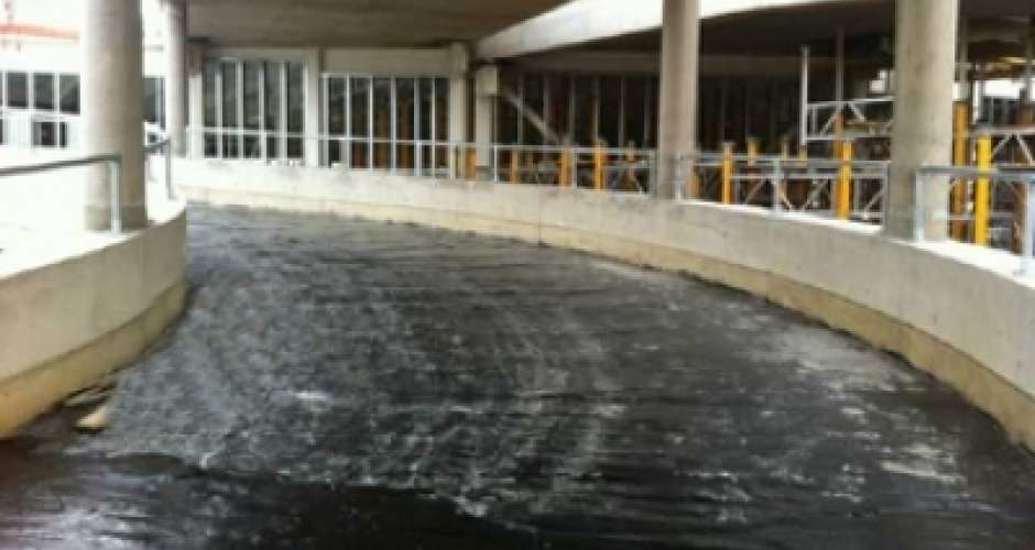 Sicherheitsgeländer im Parkhaus