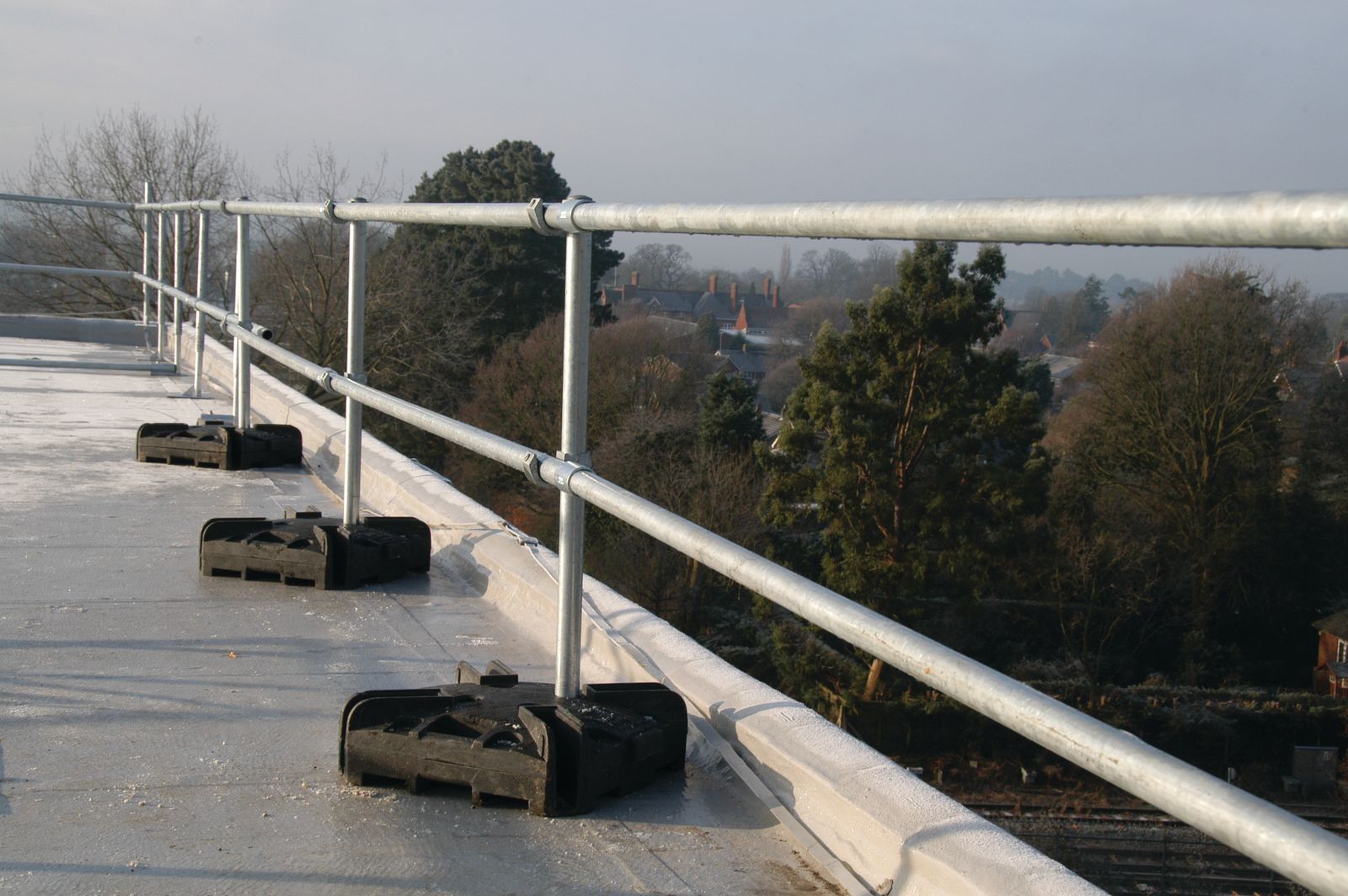 Kee Guard® Railing For Roofs With Limited Space - Non-Penetrating ...