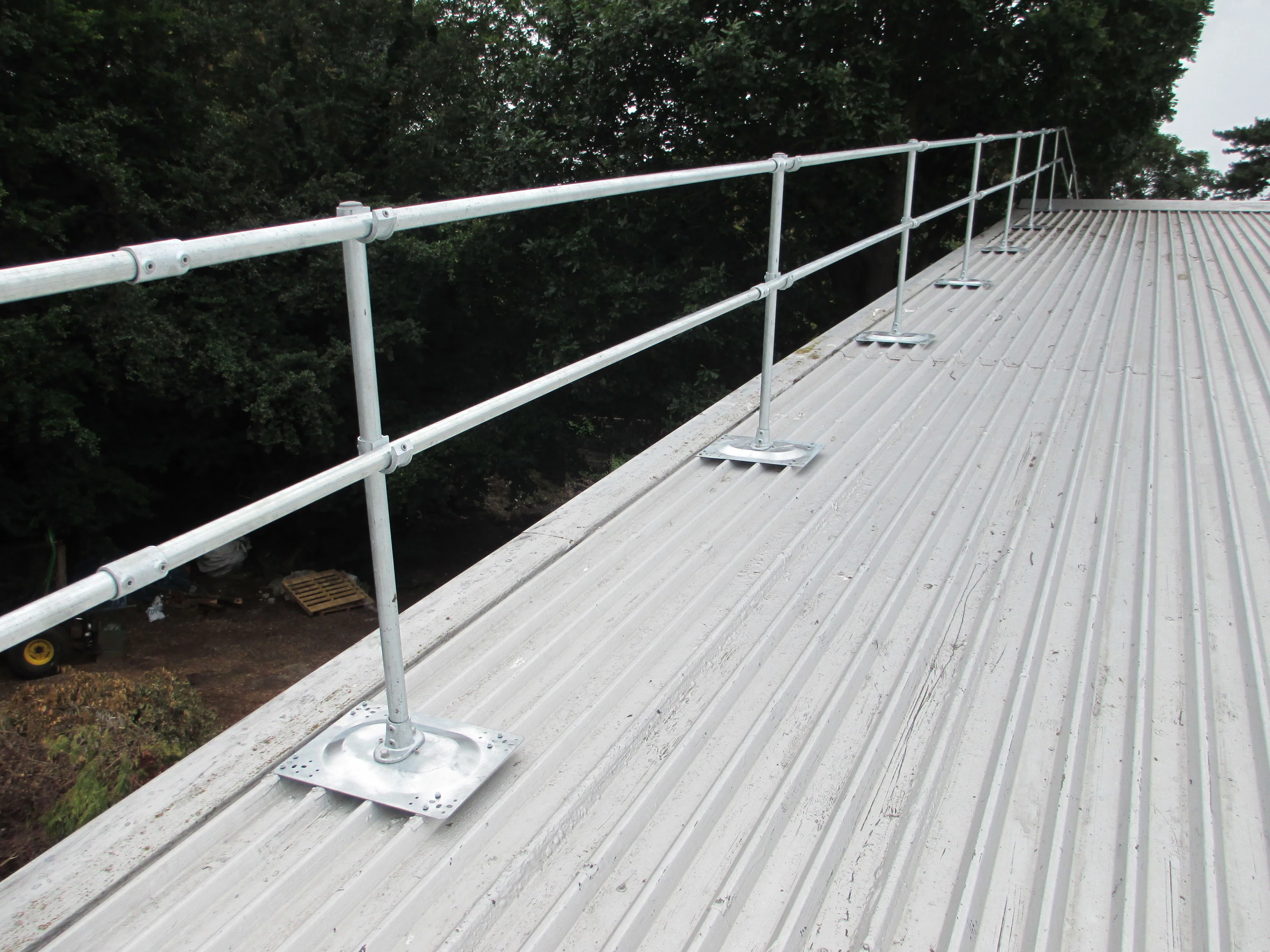 balustrady dachowe do dachów metalowych | barierki dachowe do dachów metalowych