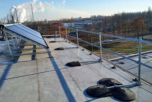 Kee Guard freestanding roof edge protection | fall ptection for safe solar panels maintenance